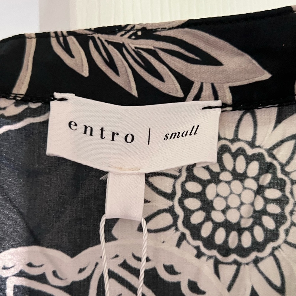 entro Black and Cream Floral Print Boho Dress - Picture 2 of 3